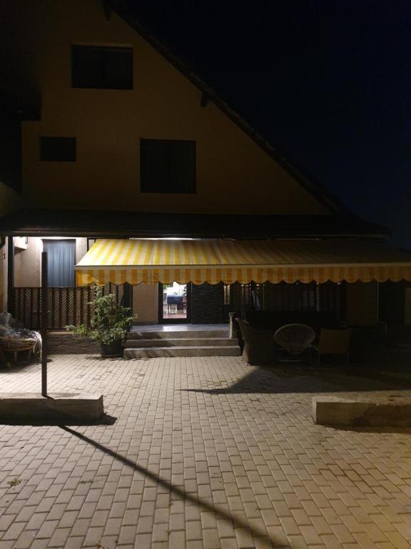 Pensiunea Relax Curtea de Argeş エクステリア 写真